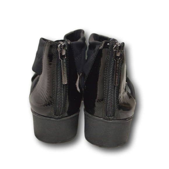 Donald J Pliner Women's Black Stretch Leather Sandals Size 9 NWOB Zip Back - Picture 3 of 5